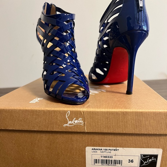 Christian Louboutin Arakana 100 Patent
- Neptune SZ - 36 (6 Womens) - Picture 2 of 3